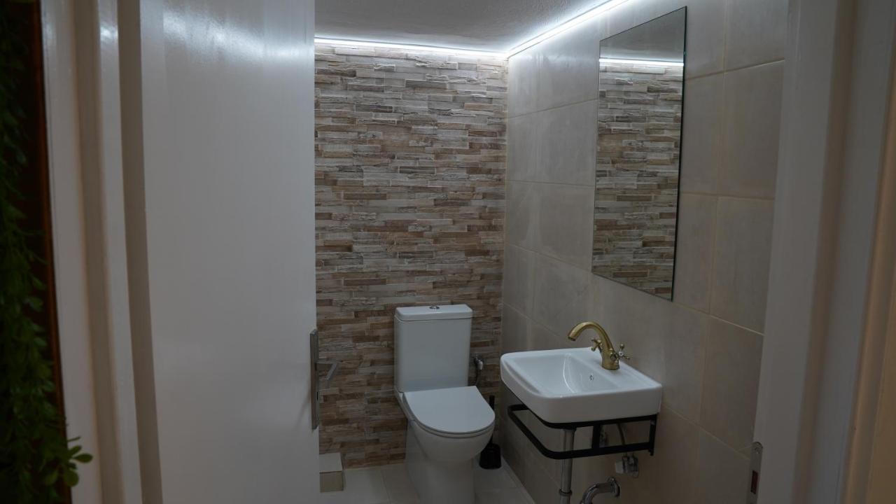 Km Beach View Apartment Chania  Exteriör bild